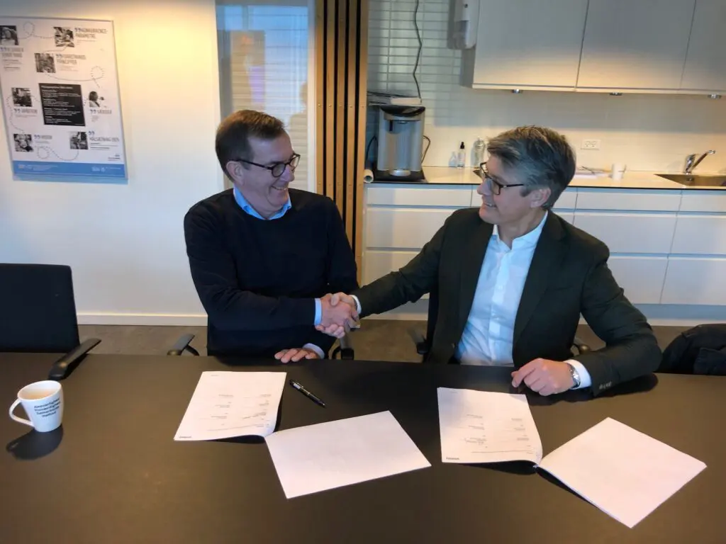 Aftalen underskrives af Niels Møller Jensen, Adm. direktør hos Herning Vand og Brian Seeberg, Divisionsdirektør, Energi og Forsyning hos Verdo